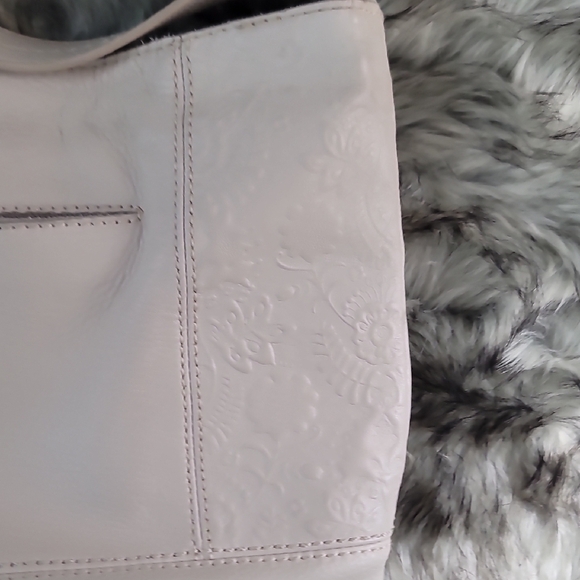 The Sak Cream Shoulder Bag - Picture 11 of 16